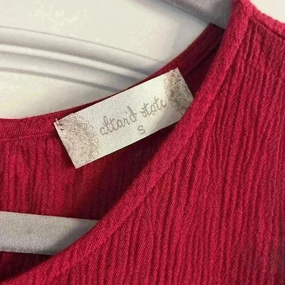 Altar’d State Adorable wine colored sleeveless top, flowy, Size Small - Picture 3 of 7